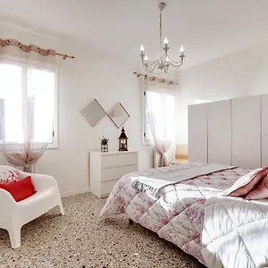 Ca' Artisti-s.margherita , Venezia Italia